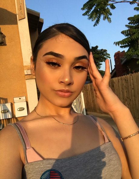 Trap4May pornographic actress pics