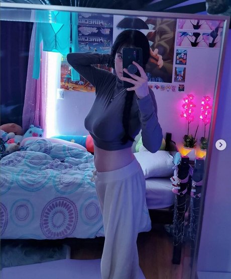 knaiifu waifuu star hot pictures