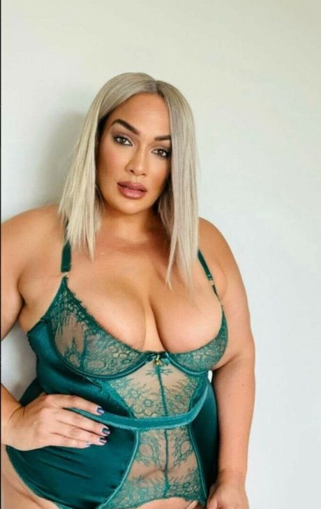 Nia Jax Lina Fanene nice pornstar pictures