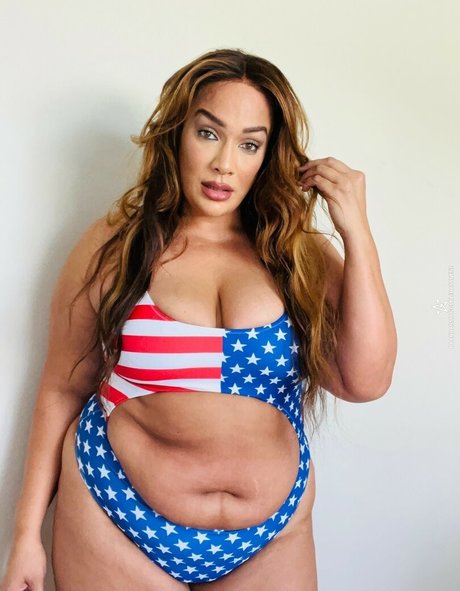 Nia Jax Lina Fanene pornstar top pic