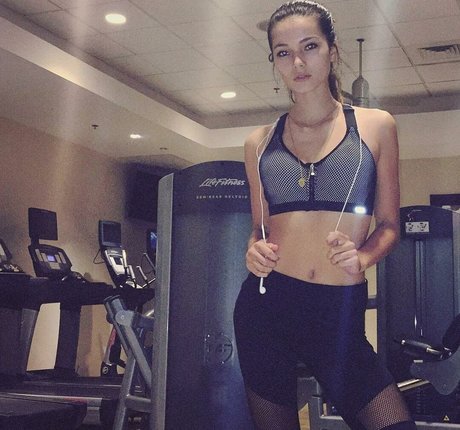 milf pregnant onlyfans erotic image