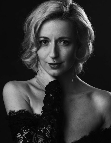 Celinegene star nude galleries