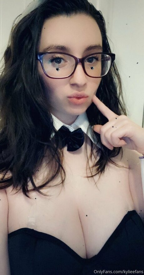 KylieeOW model free pics