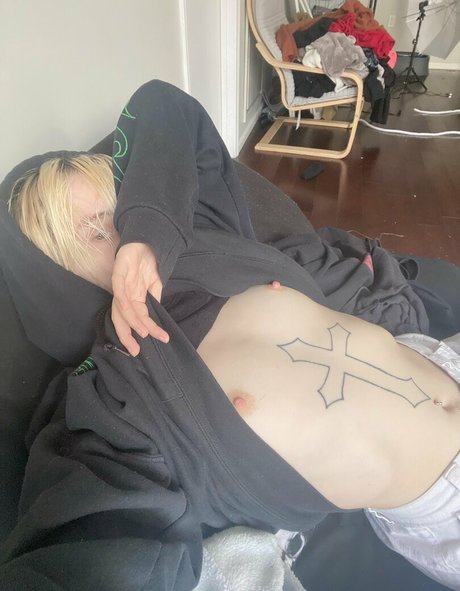 vampyr4u star naked picture