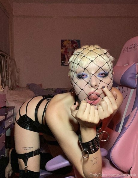 vampyr4u model erotic photo