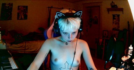 vampyr4u nude model picture