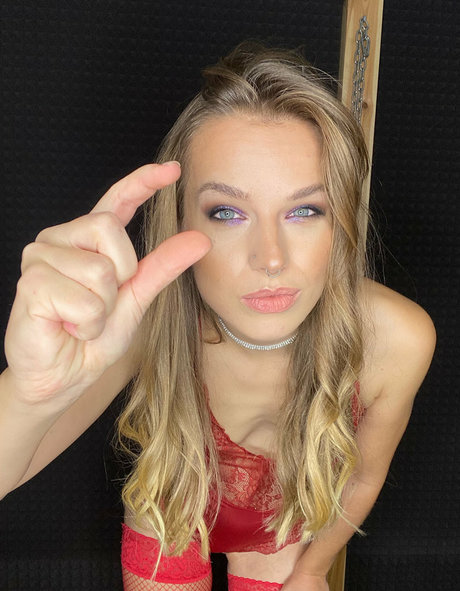 Lady Annabelle exclusive pornstar img