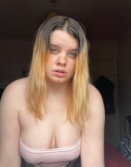 WolfyPlays00 porn model archive