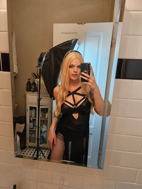 vickipsythemoore model pornographic pics