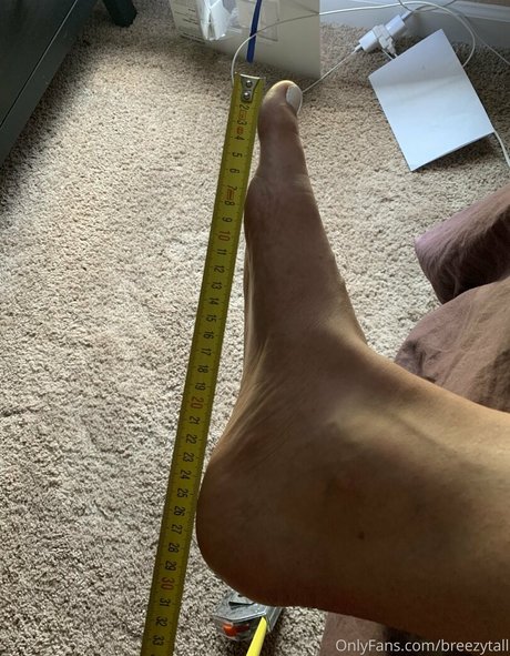 breezytall nudes star pics