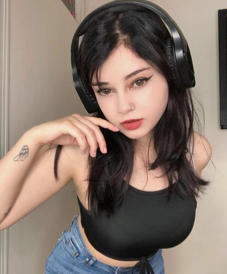 Bbangeluwu exclusive model images