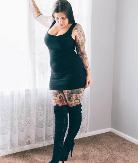 Nikki Hunter model nude pictures