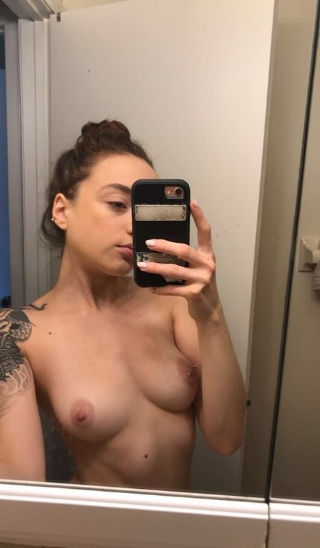 Alexandra Rose naked model picture