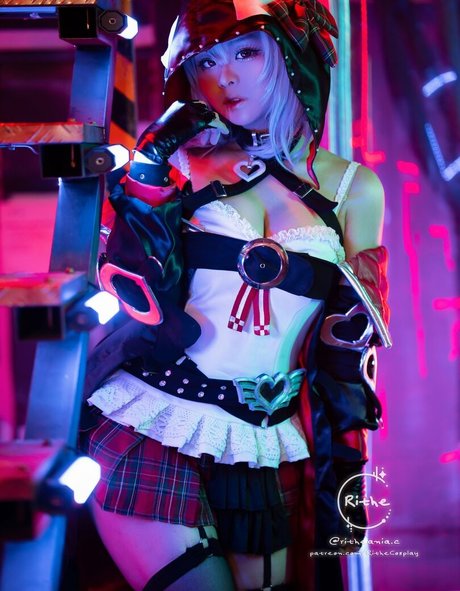 Rithe Cosplay star top picture