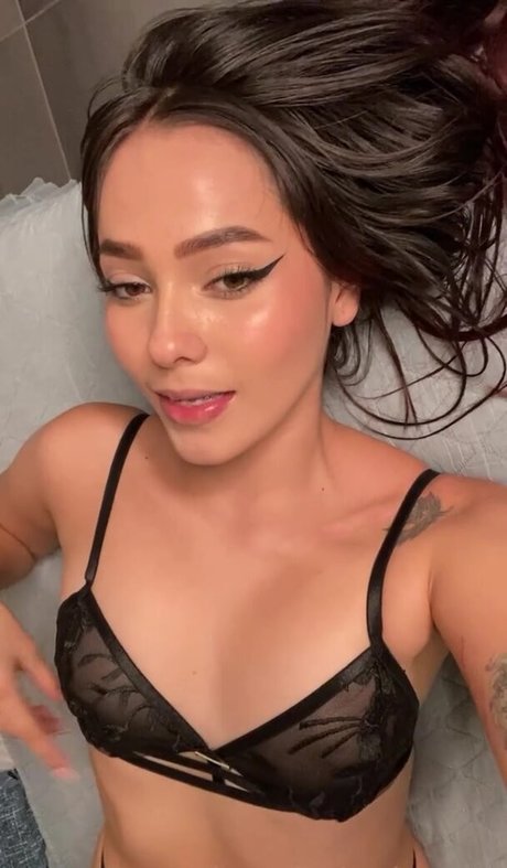 Stephanie Toro model exclusive pictures