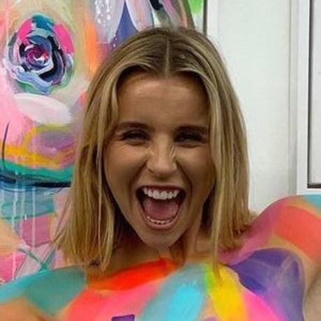 Chessie King star erotic pic