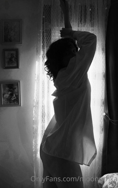 Moonychka top actress photo