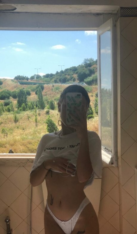 Damntae nice model picture