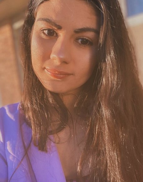 Rare Rose beautiful model pic