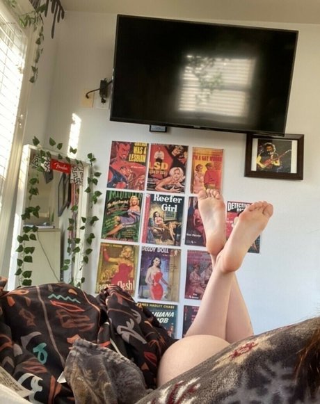 Dumbk1tten pornstar sexy photos