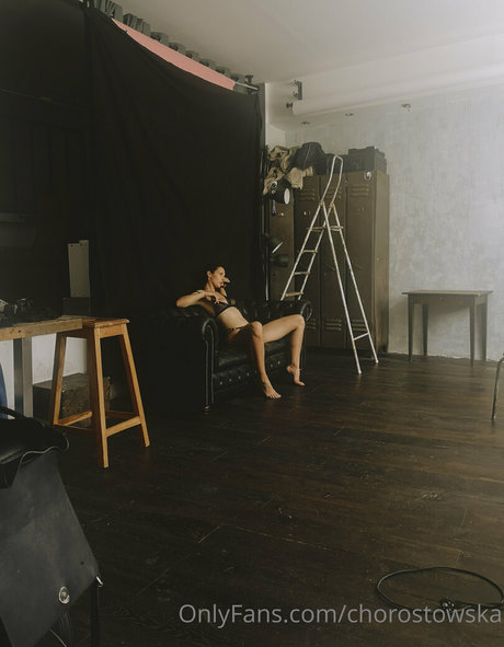 Kinga Chorostowska sexy actress img