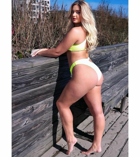 Savanah Mae Thompson pornstar art pics