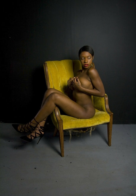 Kelia Gipson sexy model pic