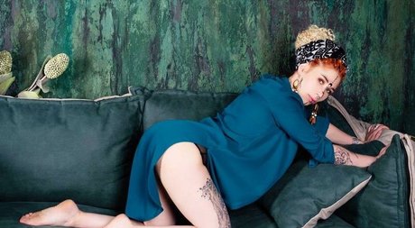 Rock it Kelly model nude pic