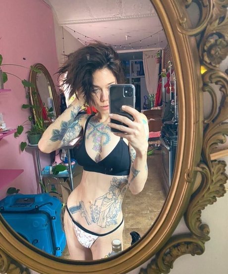 Lucy Everleigh model art images