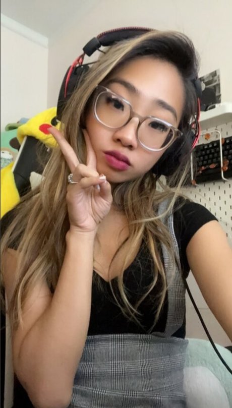 Nursenaneki pornstar sexy pics