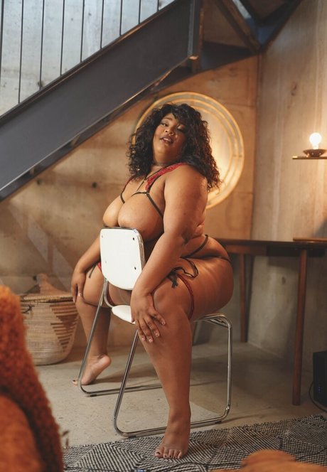 Aicha Black top pornstar pictures