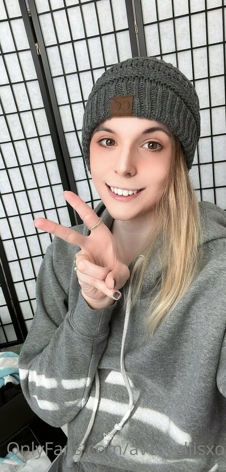 Avery Ellis free model gallery