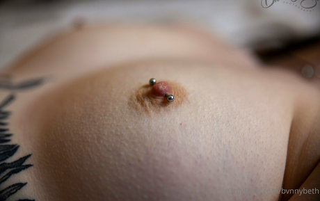 BvnnyBeth nudes model images