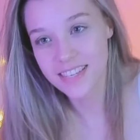 Amy__haris star nude pic