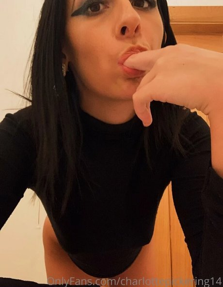 Charlotte Pickering star nudes image