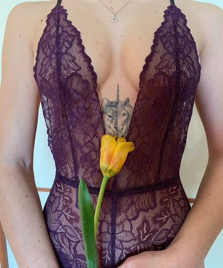 MidoriShake exclusive model galleries