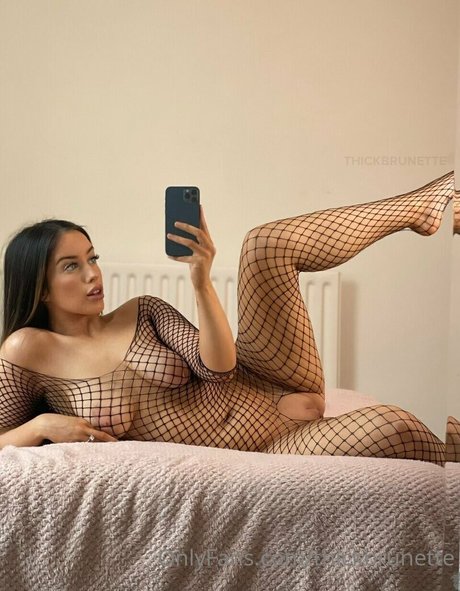 Thick Brunette star naked pictures