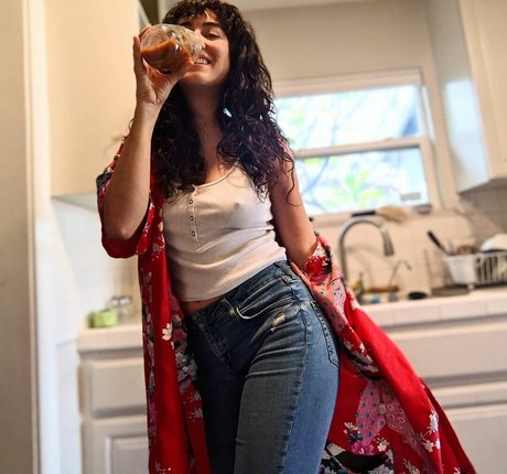 Hannah Hart exclusive actress pics