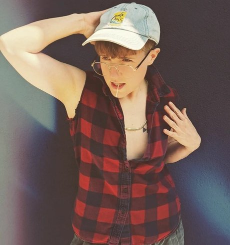 Hannah Hart exclusive model archive