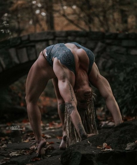 Mel With The Dreads model hot picture