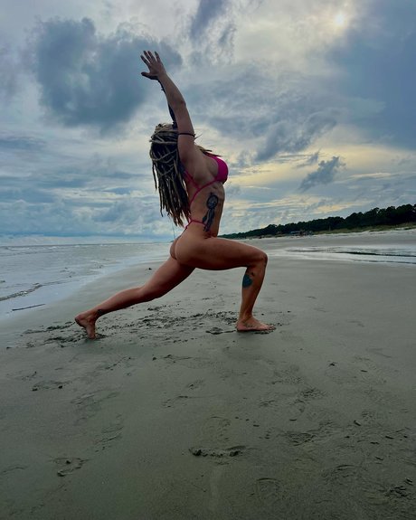 Mel With The Dreads hd model pics