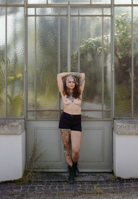 Le Corps La Maison L esprit model nudes gallery