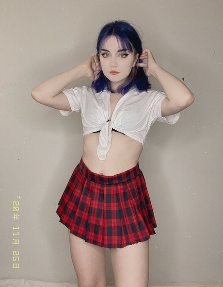 katieuhiguess Quick model image