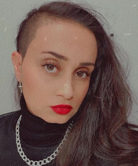 Lina Bikiche pretty actress photos