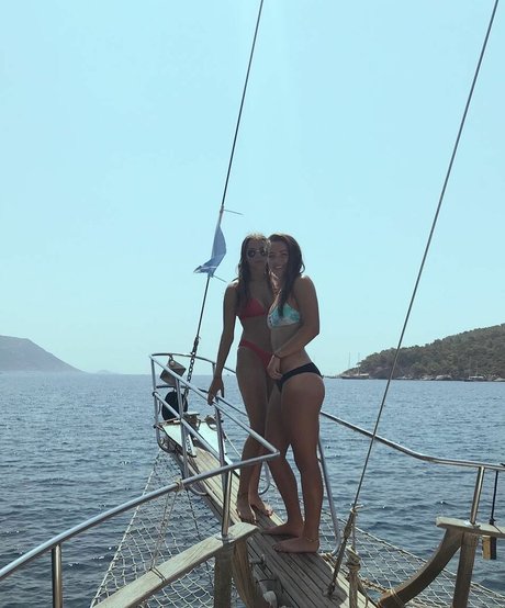 Jodie Anna Burrage pretty star img