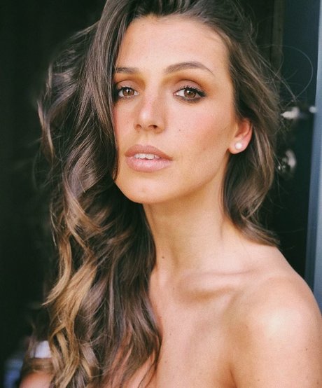 Alice Llenas model top archive