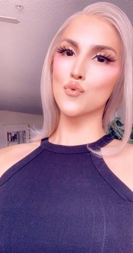 Vanessa9in nude model images