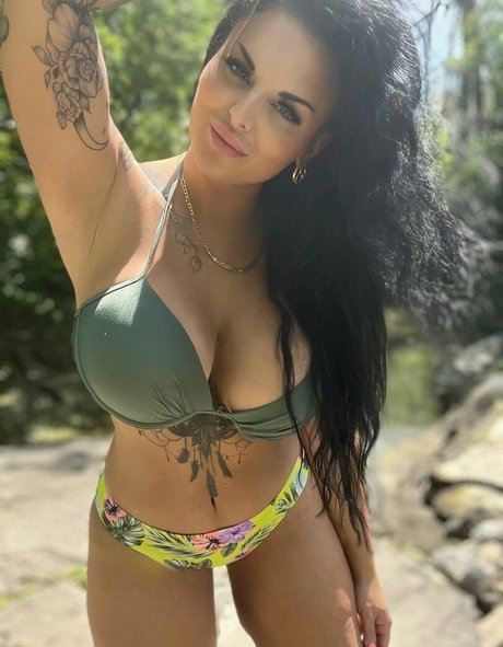 Bigtwins nudes model photo