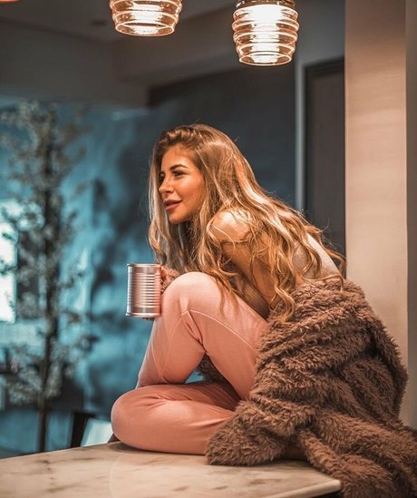 Malak Koura nice model images