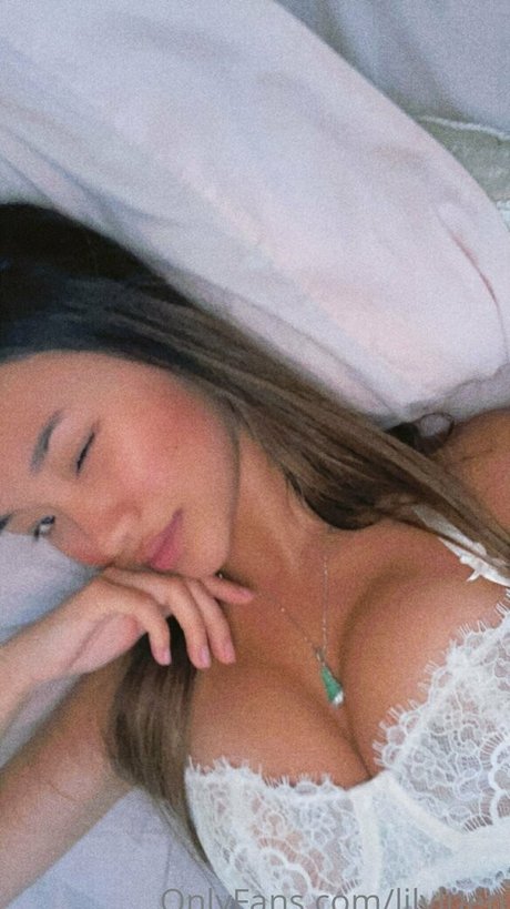 Lily Luen star free images